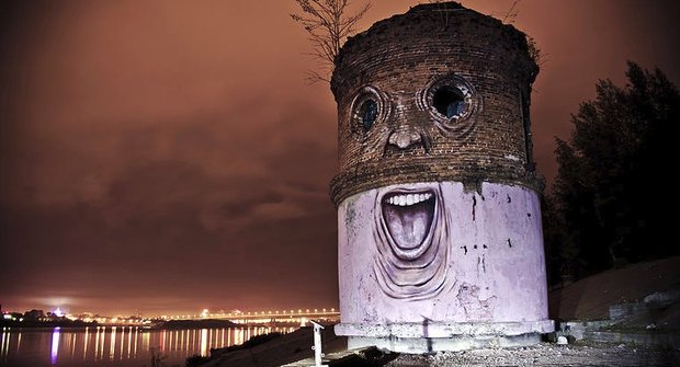Galerie: Zubaté graffiti! Ruské ruiny dostaly nové štýlo