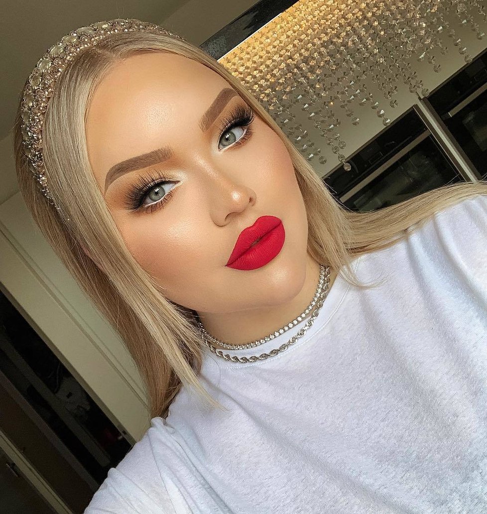 NikkieTutorials přiznala, že byla muž.