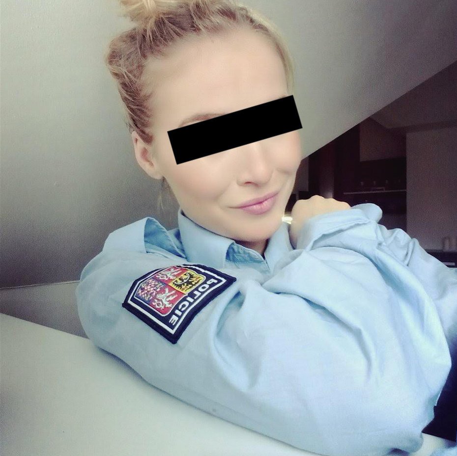 Šestadvacetiletá kráska byla policistkou.