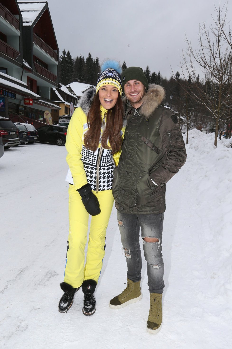 Nikol Švantnerová s přítelem na  zahájení lyžařské sezóny ve Špindlerově Mlýně.