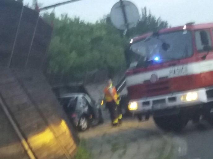 Záběry z místa autonehody pár okamžiků po neštěstí. Záběry z místa autonehody pár okamžiků po neštěstí.
