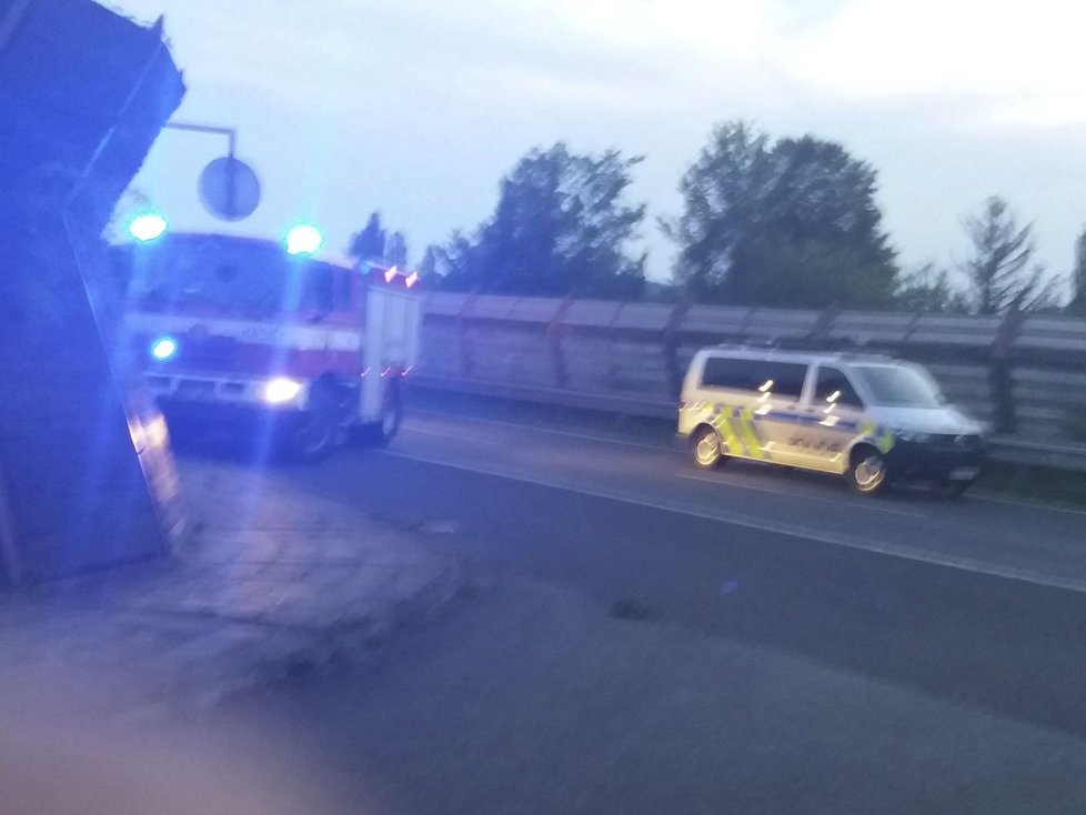 Záběry z místa autonehody pár okamžiků po neštěstí