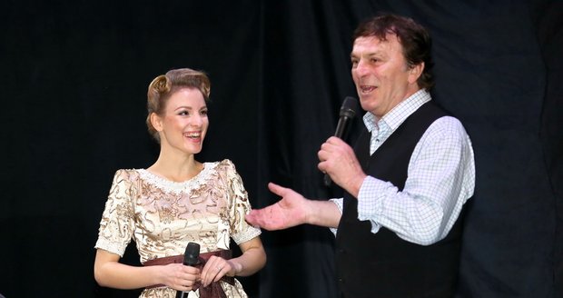 Nikola Ďuricová s Pavlem Trávníčkem na tiskové konferenci k muzikálu Zasněžená romance