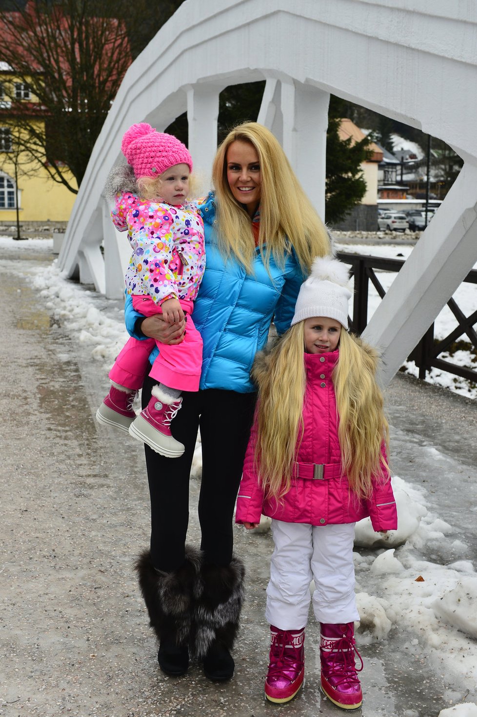 Špindl 2016: Česká Miss 2007 Lucie Hadašová se pochlubila i dcerkami Denisou a mladší Vanessou.