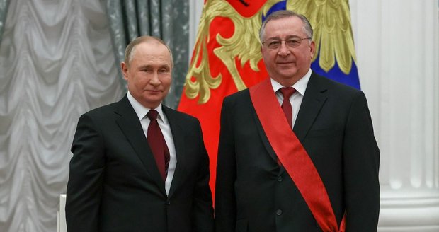 Řád od Putina dostal i kamarád z KGB Tokarev: Bývalý agent má vazby v České republice