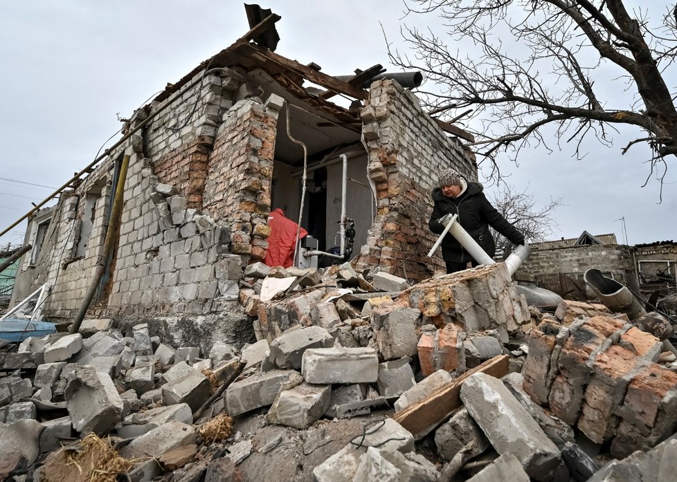 Následky ruského ostřelování v obci Kuprijanivka v Nikolajevské oblasti (7.12.2022)