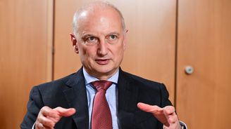 Víc práce, stejná výplata. Šéf známé německé firmy přišel s provokativním receptem na záchranu ekonomiky Víc práce, stejná výplata. Šéf známé německé firmy přišel s provokativním receptem na záchranu ekonomiky
