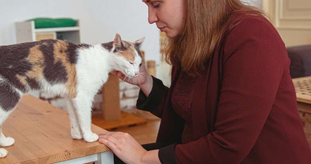 Kateřina na návštěvě v kočičí kavárně Peíšek
