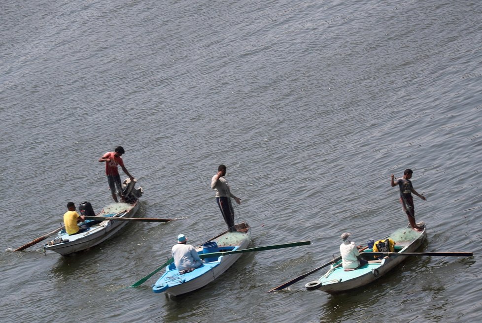 Rybáři na Nilu, Egypt.