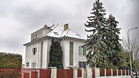 Dům v pražských Dejvicích, kde Nina bydlí s manželem a dvěma dcerami