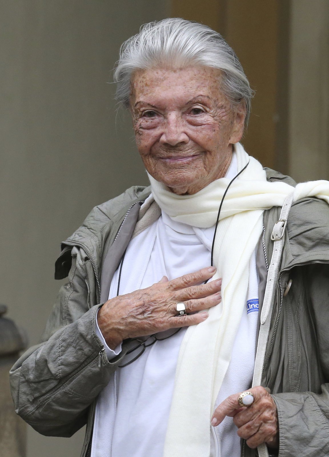 První žena Karla Högera (†67) herečka Zdenka Procházková (88).