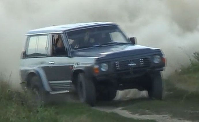 Nissan Patrol s motorem ze Skyline má úžasný zvuk (video)