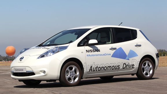 Nissan Leaf jako auto bez řidiče představen na výstavě CEATEC