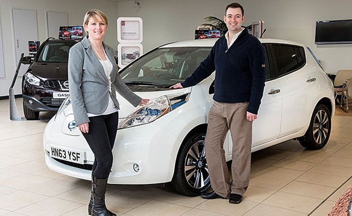 Jubilejní Nissan Leaf má zubař z Velké Británie