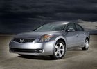 Nissan Altima Hybrid: kdo šetří, má za tři