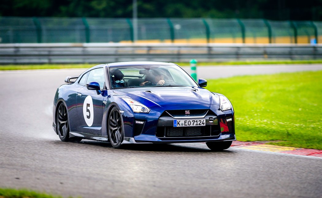 Nissan GT-R