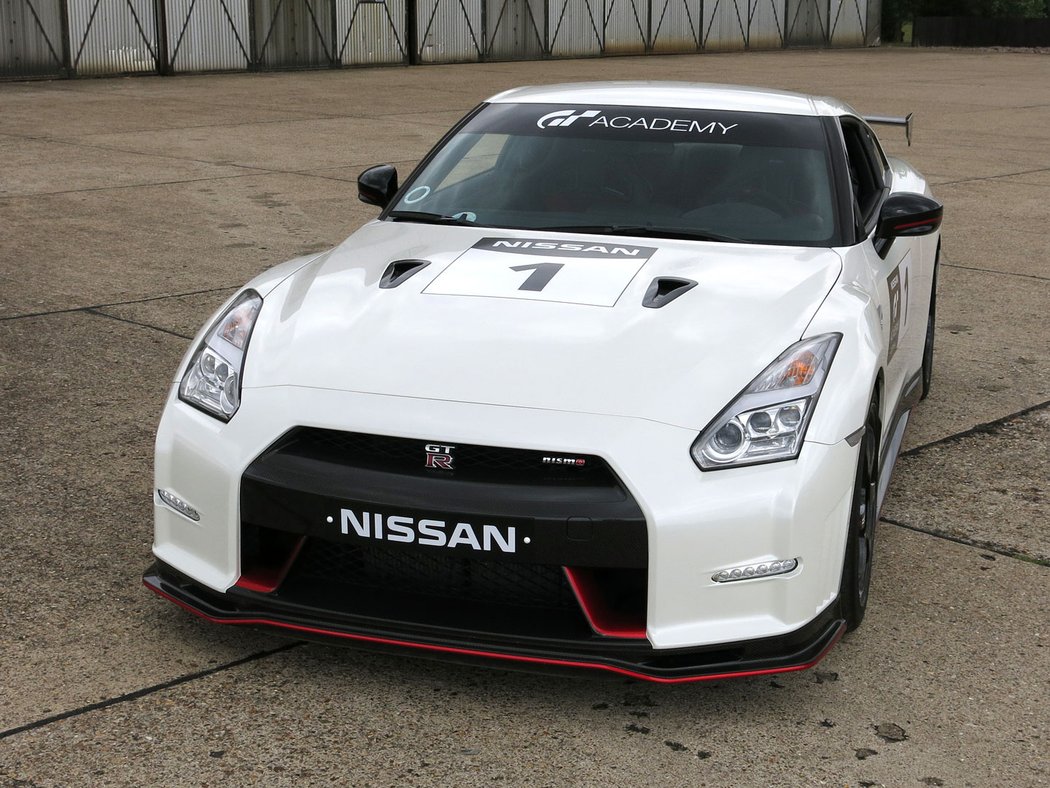 Nissan GT-R