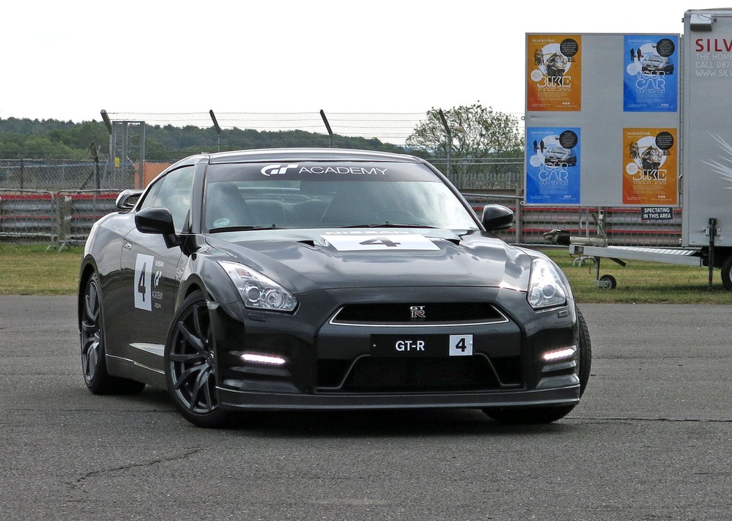 Nissan GT-R