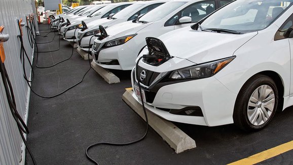 Jak zvýšit prodeje elektromobilů? Pomůžou i leasingové firmy