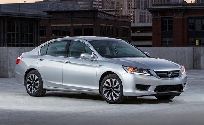Honda, Mazda a Nissan svolávají miliony aut kvůli airbagům
