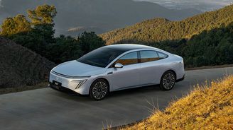 Konečně cesta, jak dostat Nissan z problémů? Levný elektrický sedan může prodávat i u nás Konečně cesta, jak dostat Nissan z problémů? Levný elektrický sedan může prodávat i u nás