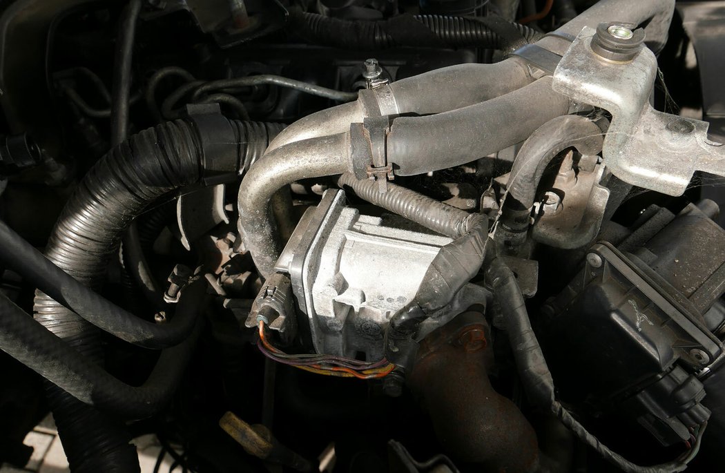 Ventil EGR ovládaný krokovým motorkem může být zodpovědný za nemožnost vůz nastartovat, rozpadlý ventil jej totiž udusí výfukovými plyny