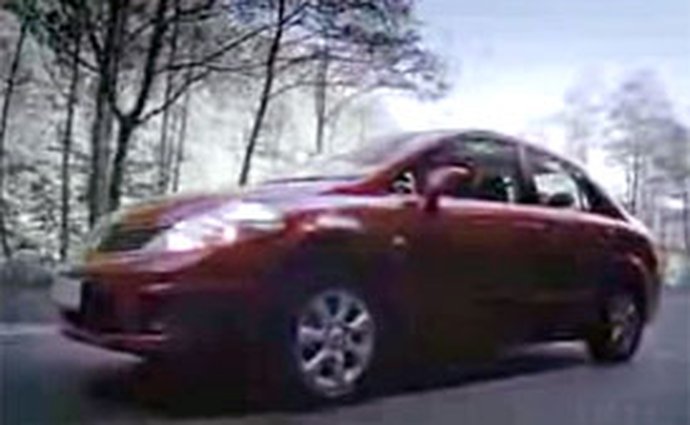 Video: Nissan Tiida – překvapivě prostorný