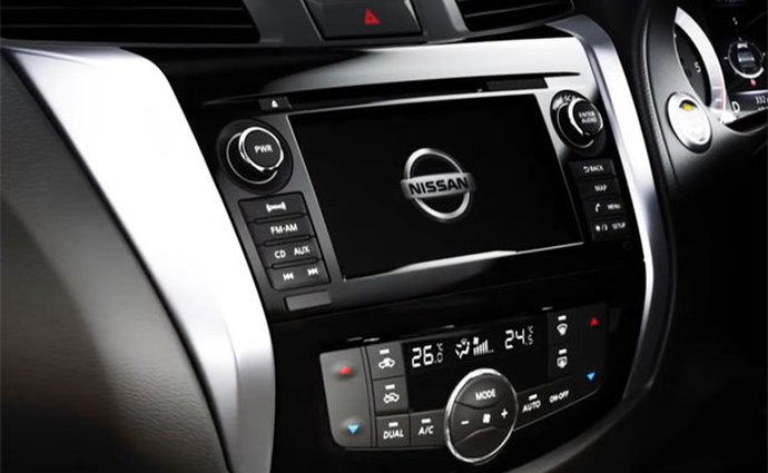 Nissan Navara 2015: Odhaluje se interiér nového pick-upu