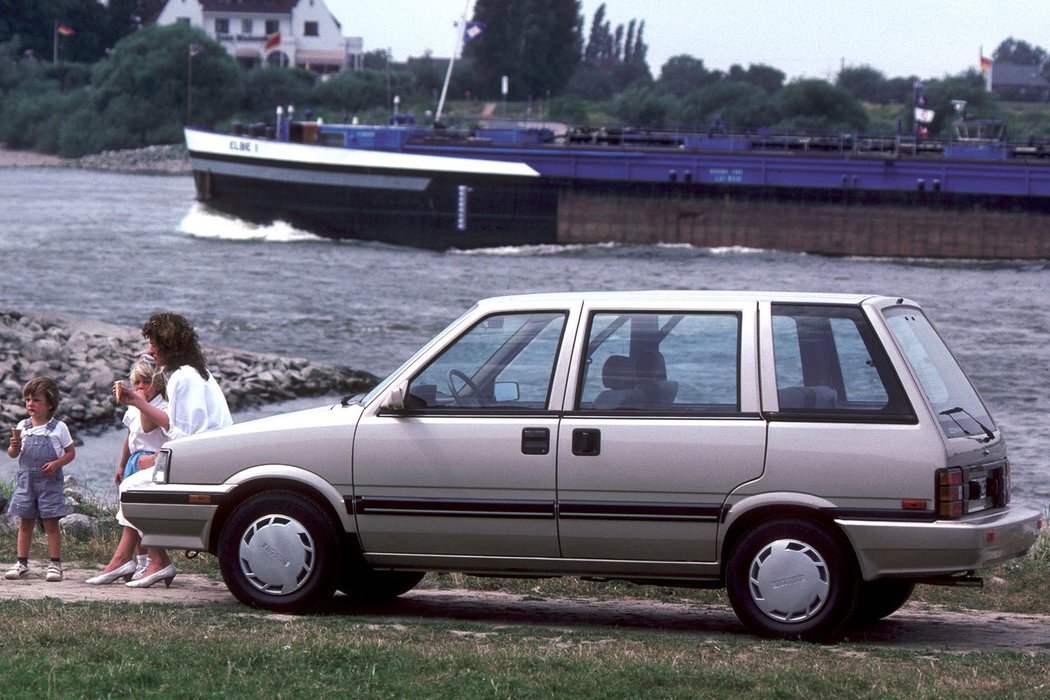 Nissan Prairie M10 (1982)