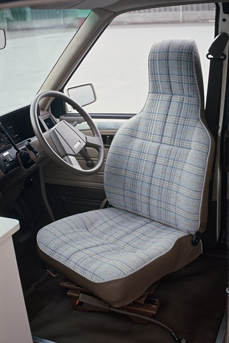 Nissan Prairie M10 (1987)