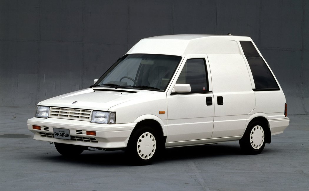 Nissan Prairie M10 (1987)