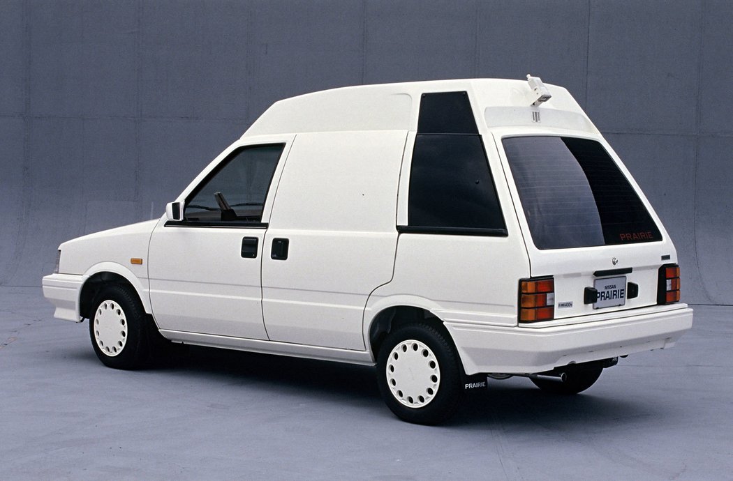 Nissan Prairie M10 (1987)