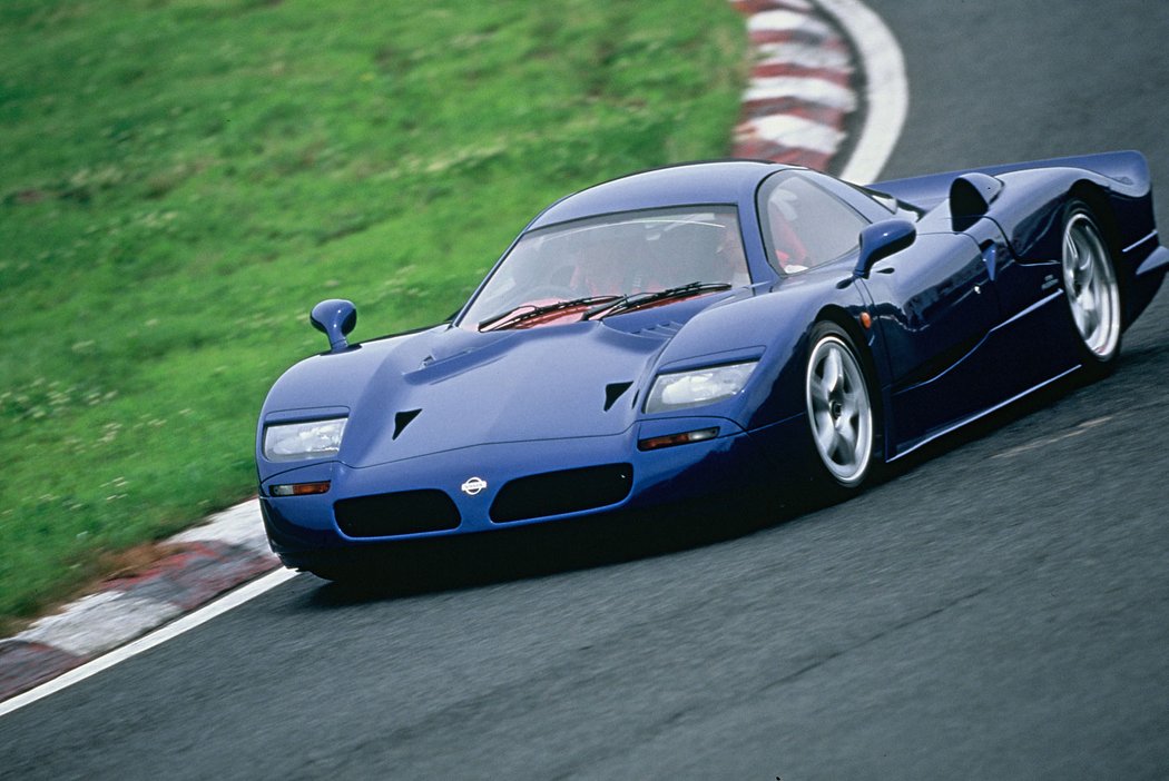 Nissan R390 GT1 - silniční verze