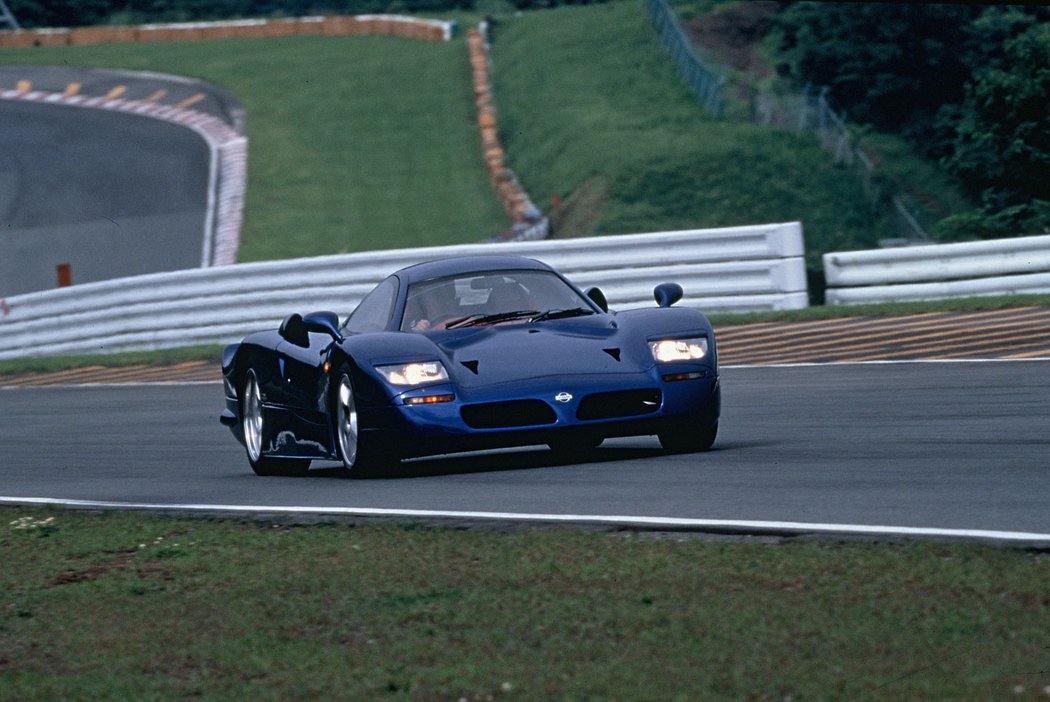 Nissan R390 GT1 - silniční verze