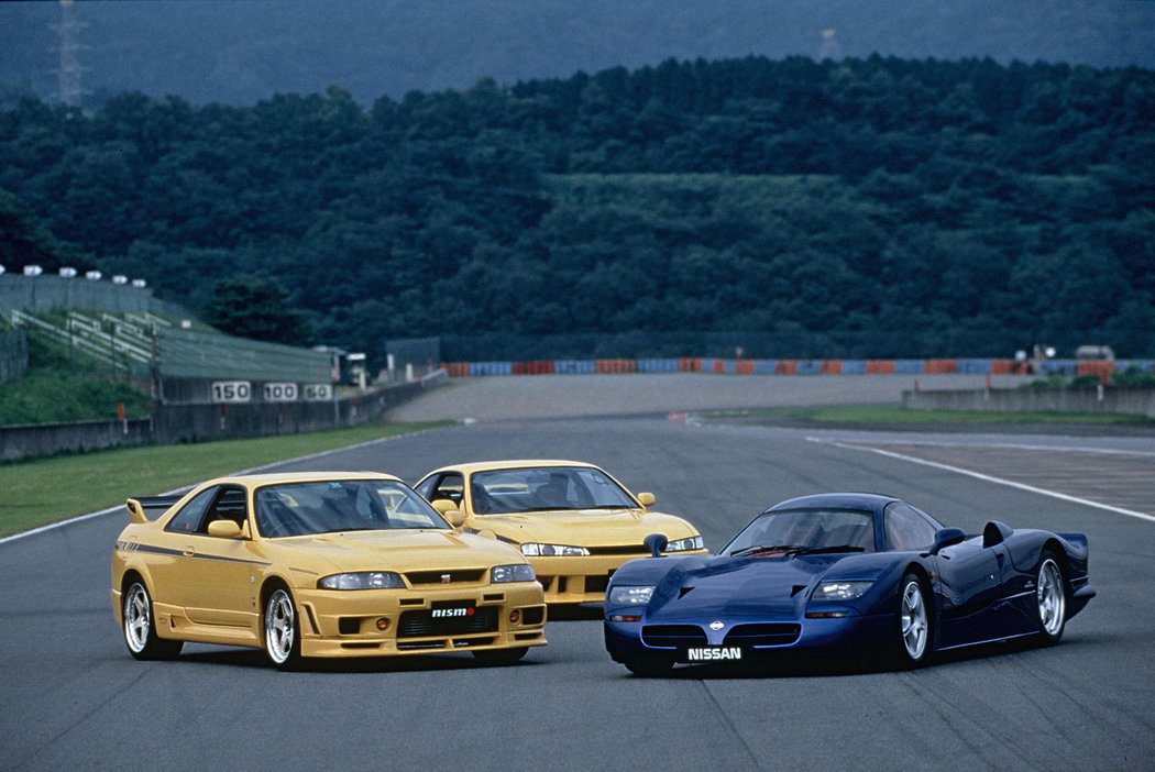 Nissan R390 GT1 - silniční verze