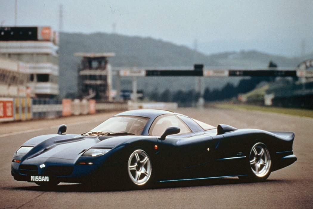 Nissan R390 GT1 - silniční verze