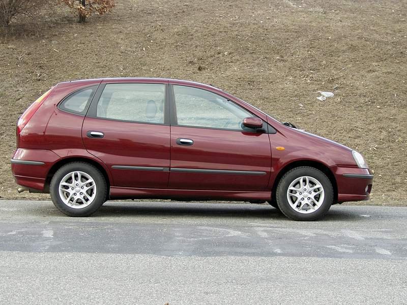 Nissan Almera Tino