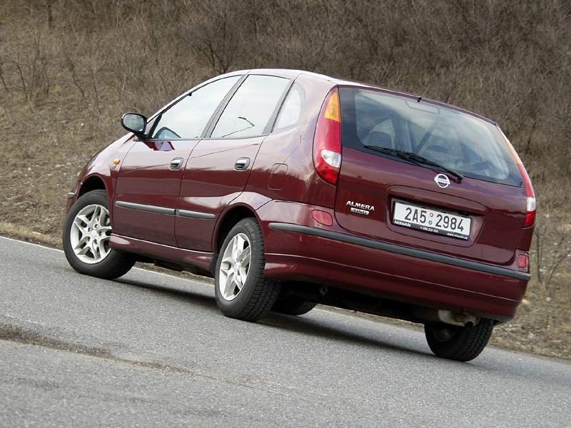 Nissan Almera Tino