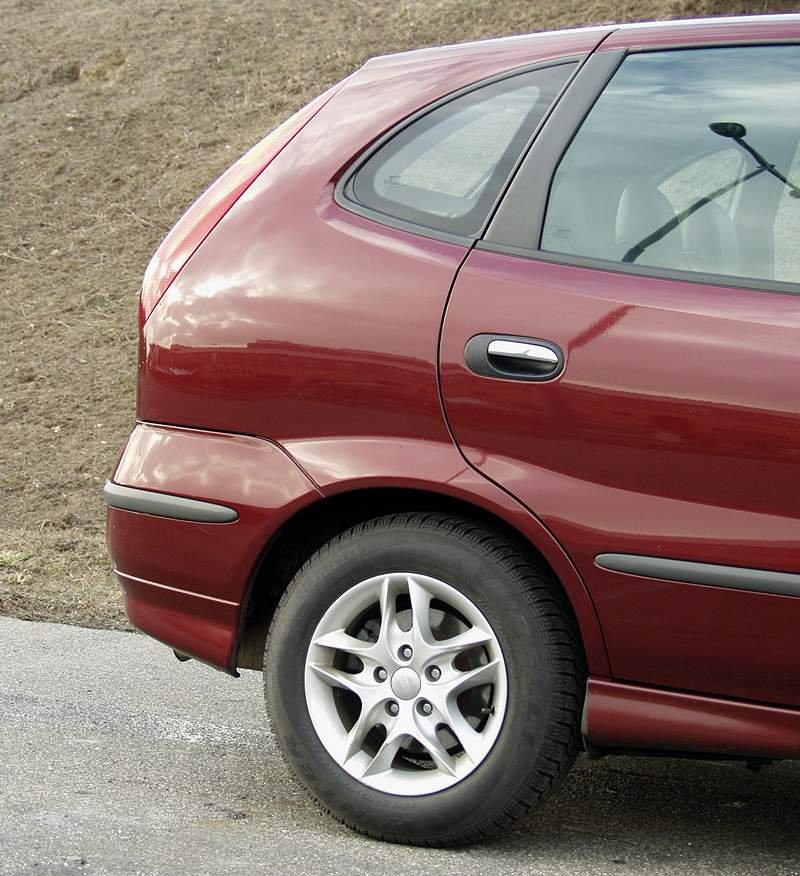 Nissan Almera Tino