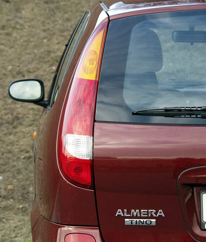 Nissan Almera Tino