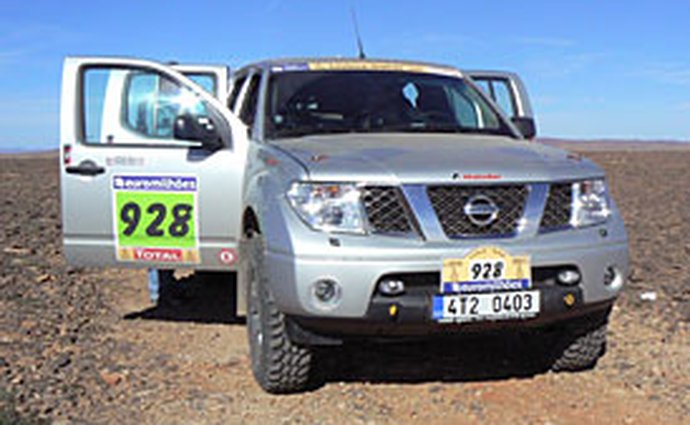 Dakar 2008: Nissan Navara - dakarský press car a jeho putování…