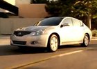 Video: Nissan Altima – Modernizovaný sedan v pohybu