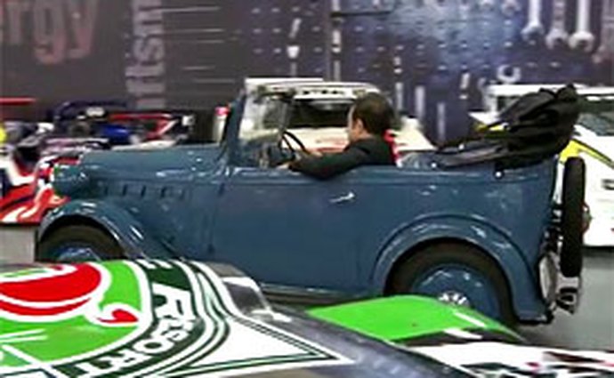 Carlos Ghosn mezi historickými Nissany a Datsuny (video)