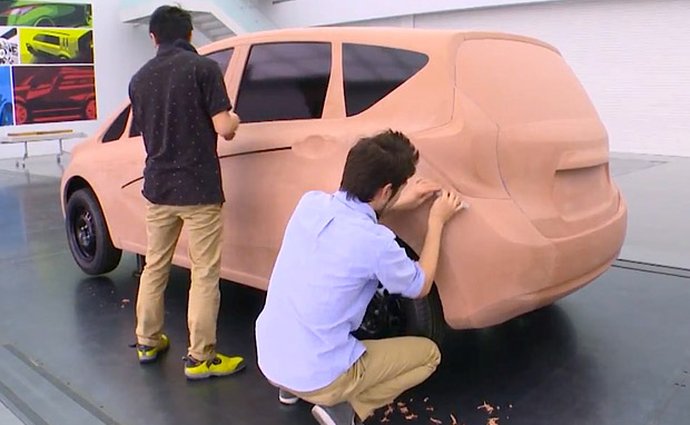 Video: Jak se vyrábějí hliněné makety budoucích automobilů