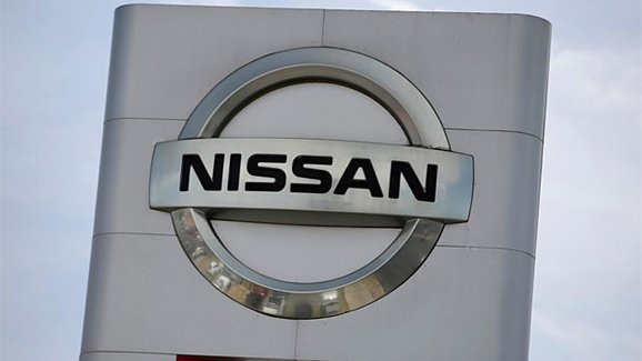 Nissanu prudce klesl zisk, firma zhoršila i celoroční výhled