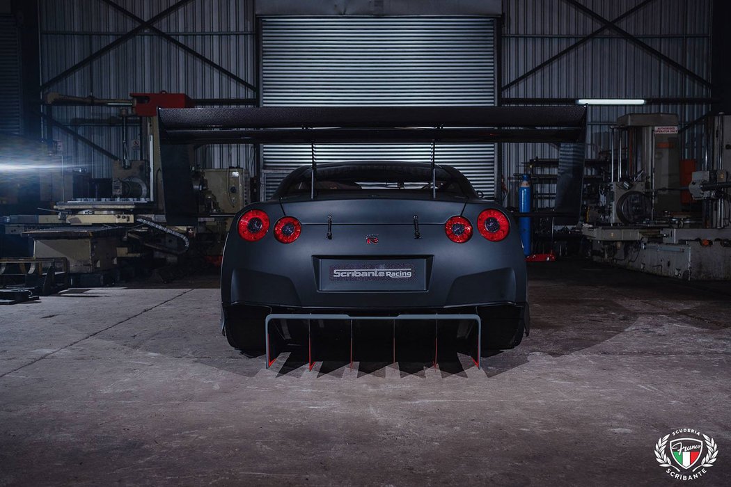 Nissan GT-R