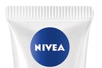 Zpevňující oční krém proti vráskám NIVEA Q10 POWER.