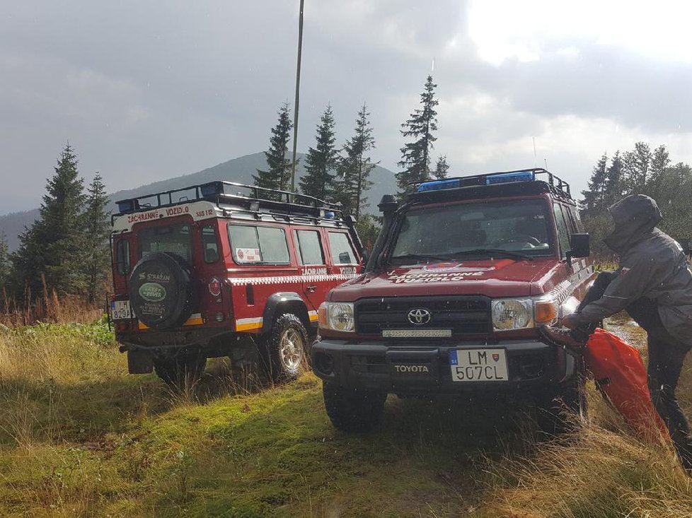 Zásah Horské záchranné služby v Nízkých Tatrách. Blesk tam zranil pět lidí. (3.8.2019)