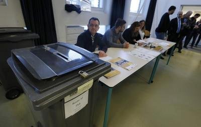 V Nizozemsku začaly volby považované za test síly krajní pravice.