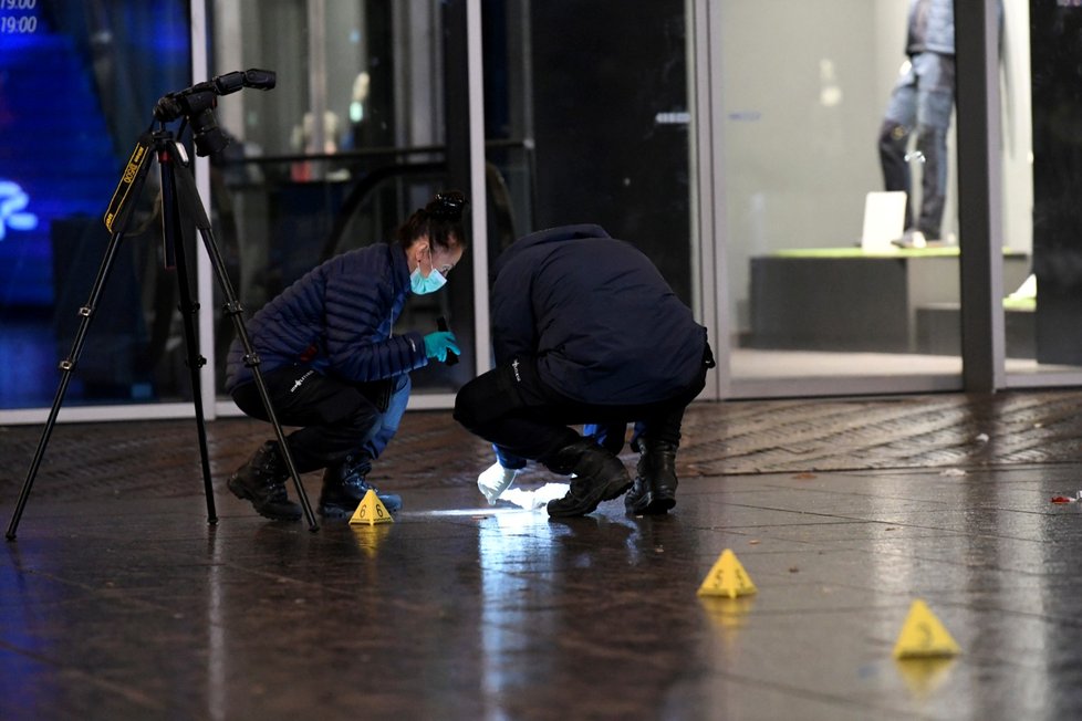 Trojici teenagerů pobodal podle policie pětatřicetiletý muž.